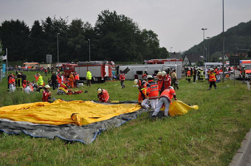 Schwerer Unfall mit Reisebus Lohmar Donrather Dreieck P078.JPG